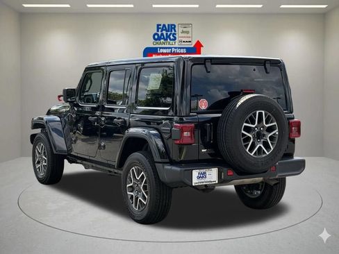 Used 2025 Jeep Wrangler Unlimited Sahara AWD/4WD image 10
