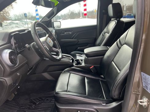 Used 2023 Chevrolet Colorado LT w/ LT Convenience Package II image 9