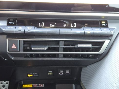 Used 2026 Toyota Camry SE w/ Multimedia Upgrade Package image 21