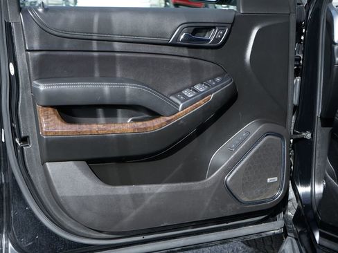 Used 2019 Chevrolet Tahoe LT w/ LT Midnight Edition RWD image 17