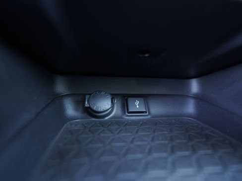 Used 2022 Toyota RAV4 XLE Premium image 31