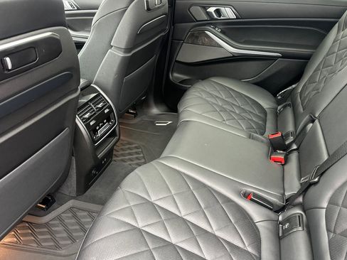Used 2025 BMW X7 xDrive40i w/ Premium Package image 12