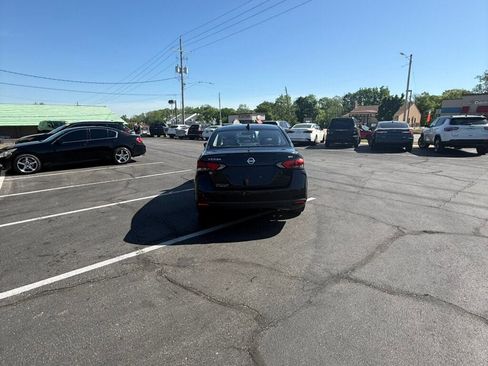 Used 2021 Nissan Versa SV FWD image 12