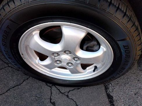 Used 2004 Ford Taurus SES image 3