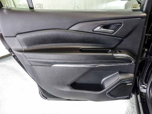 Used 2025 Chevrolet Traverse High Country FWD image 32