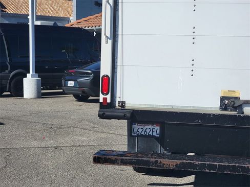 Used 2020 GMC Savana 3500 image 8