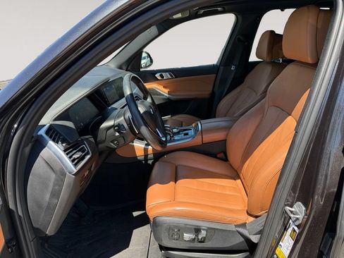 Certified 2022 BMW X5 xDrive40i w/ Premium Package AWD/4WD image 2