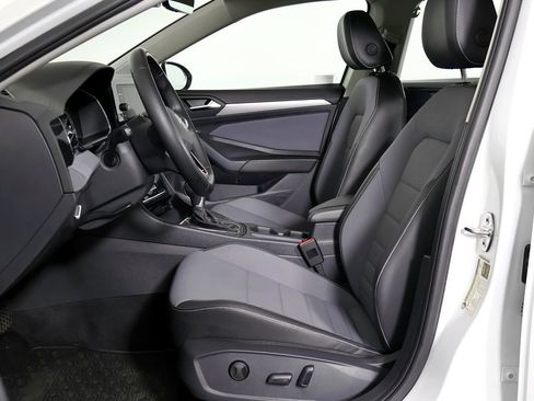 Used 2025 Volkswagen Jetta SE w/ Sunroof Package image 29