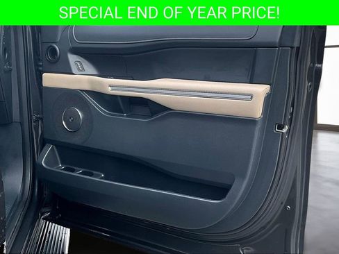 Used 2022 Ford Expedition Limited image 28