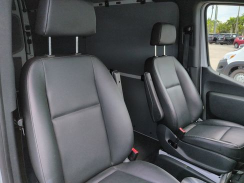 Used 2025 Mercedes-Benz Sprinter 2500 image 16