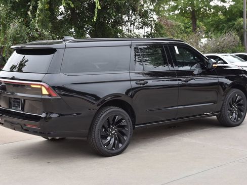 New 2027 Lincoln Navigator L Reserve w/ Jet Appearance Package AWD/4WD image 6