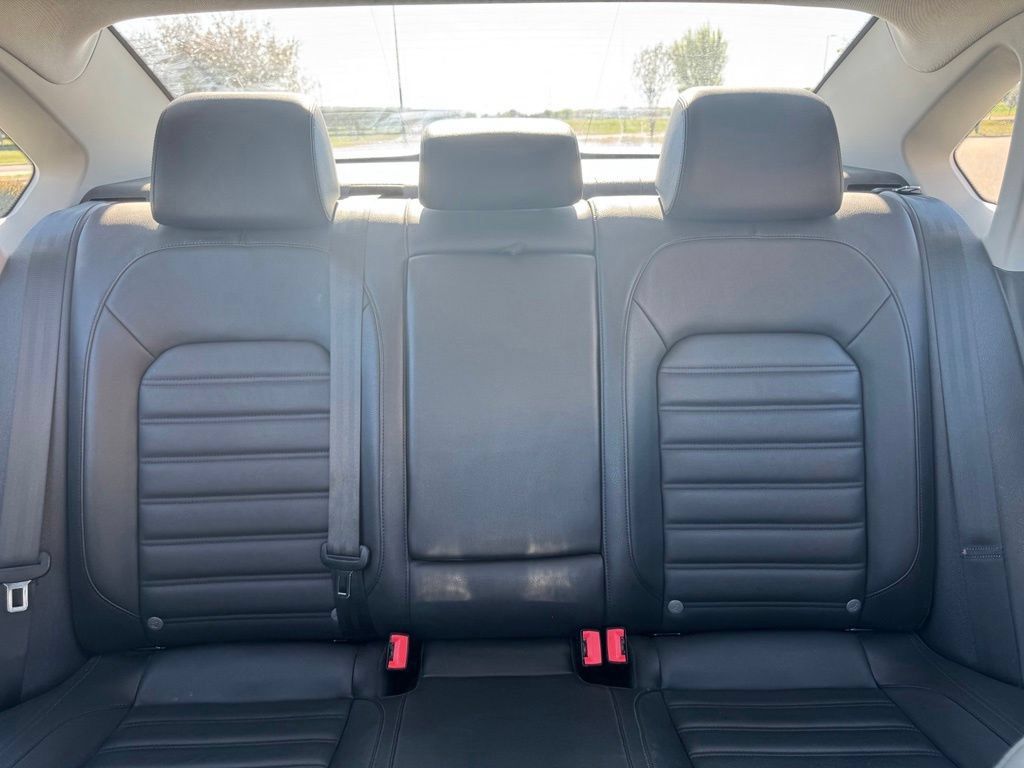 Used 2017 Volkswagen Passat 1.8T SEL Premium FWD image 27