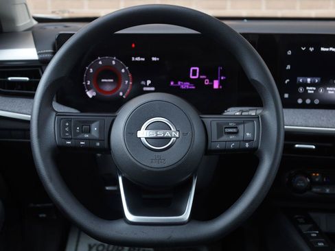 Used 2026 Nissan Kicks SV w/ SV Premium Package FWD image 33