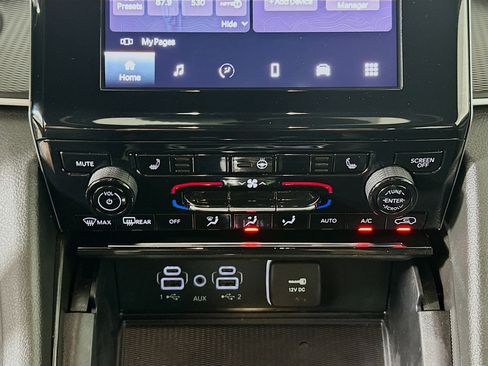 Used 2024 Jeep Grand Cherokee L Altitude image 22