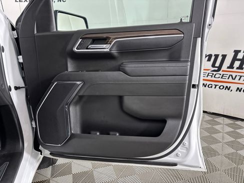 Used 2023 Chevrolet Silverado 1500 LT AWD/4WD image 28
