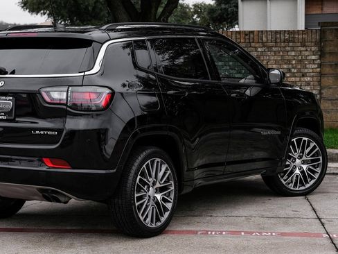 Used 2022 Jeep Compass Limited w/ Elite Group image 18