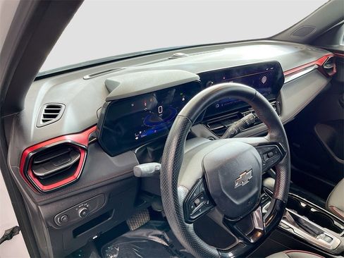 Used 2024 Chevrolet TrailBlazer RS w/ Convenience Package image 9