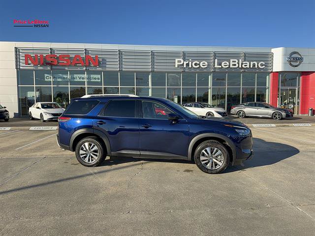 Used 2025 Nissan Pathfinder SL FWD image 1