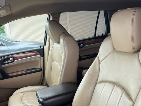 Used 2010 Buick Enclave CXL FWD image 13