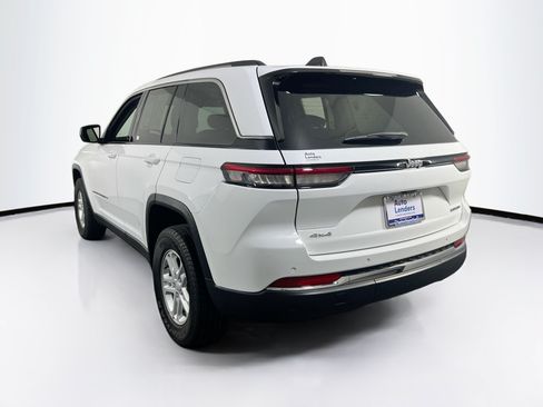 Used 2023 Jeep Grand Cherokee Laredo AWD/4WD image 7