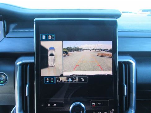 Used 2025 GMC Acadia Elevation image 23