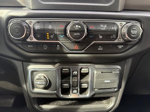 Used 2021 Jeep Wrangler Sport S image 25