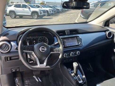 Used 2025 Nissan Versa SV FWD image 33