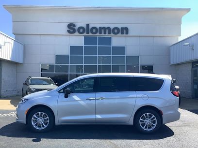 New 2026 Chrysler Pacifica Select