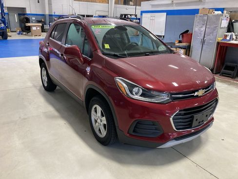 Used 2018 Chevrolet Trax LT w/ LT Convenience Package AWD/4WD image 1