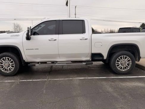 Used 2023 Chevrolet Silverado 2500 High Country image 2