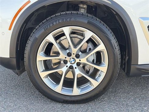 Used 2024 BMW X5 xDrive40i w/ Premium Package image 10