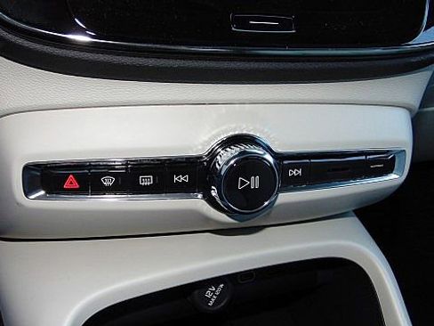 New 2026 Volvo XC40 B5 Ultra w/ Climate Package image 19