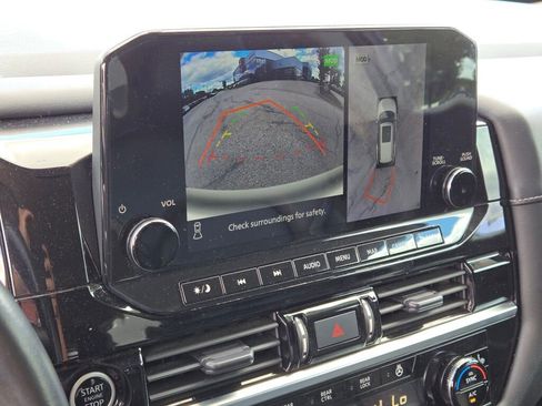 Used 2023 Nissan Pathfinder SL image 32