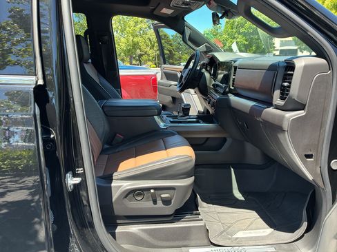 Used 2025 Chevrolet Silverado 1500 High Country w/ High Country Premium Package AWD/4WD image 59