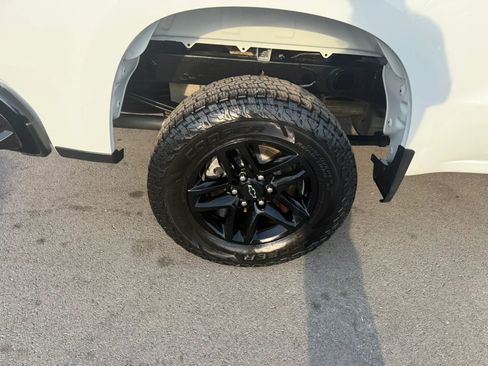 Used 2022 Chevrolet Silverado 1500 Custom Trail Boss AWD/4WD image 17