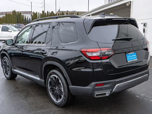 New 2026 Honda Pilot Touring image 8