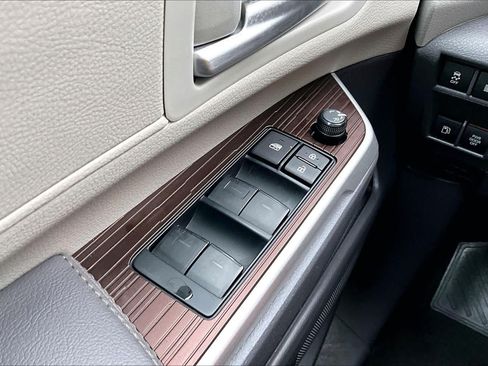 Certified 2024 Toyota Sienna XLE FWD image 34