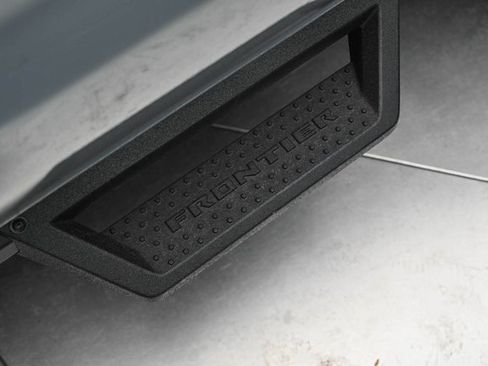 Used 2025 Nissan Frontier PRO-4X w/ Pro Convenience Package image 9