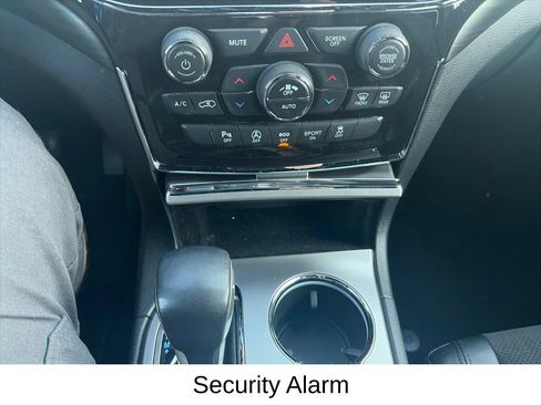 Used 2021 Jeep Grand Cherokee Laredo X AWD/4WD image 23