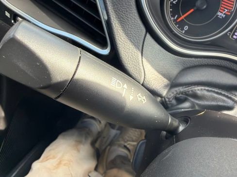 Used 2021 Jeep Cherokee Latitude Plus FWD image 37