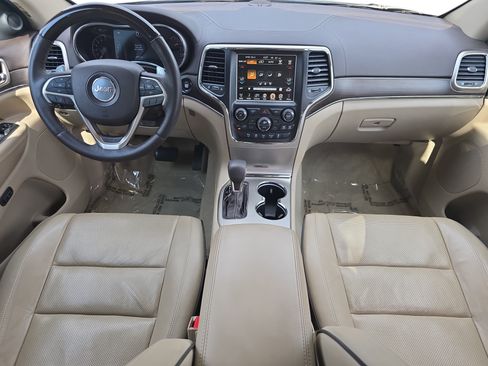 Used 2017 Jeep Grand Cherokee Overland AWD/4WD image 9