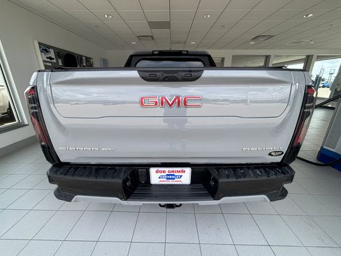 Used 2026 GMC Sierra EV Denali AWD/4WD image 8