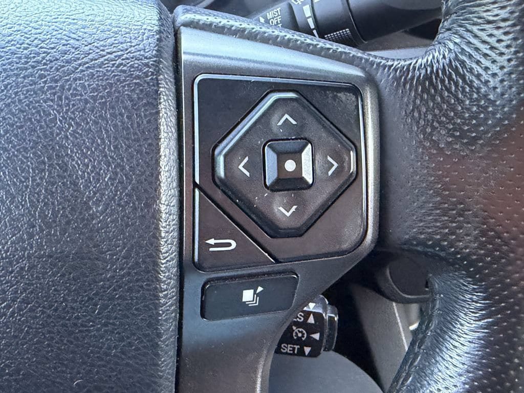 Used 2017 Toyota Tacoma TRD Sport w/ Tow Package (A/T) AWD/4WD image 29