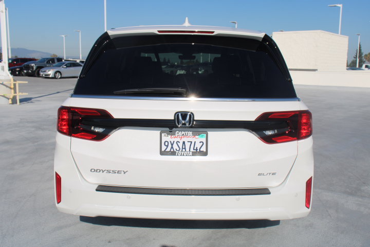 Used 2026 Honda Odyssey Elite image 4