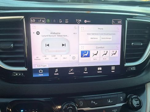 Used 2024 Chrysler Pacifica Touring-L FWD image 21