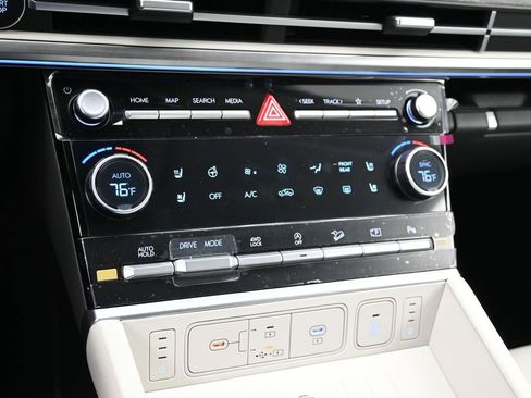 Used 2025 Hyundai Santa Fe Calligraphy image 17