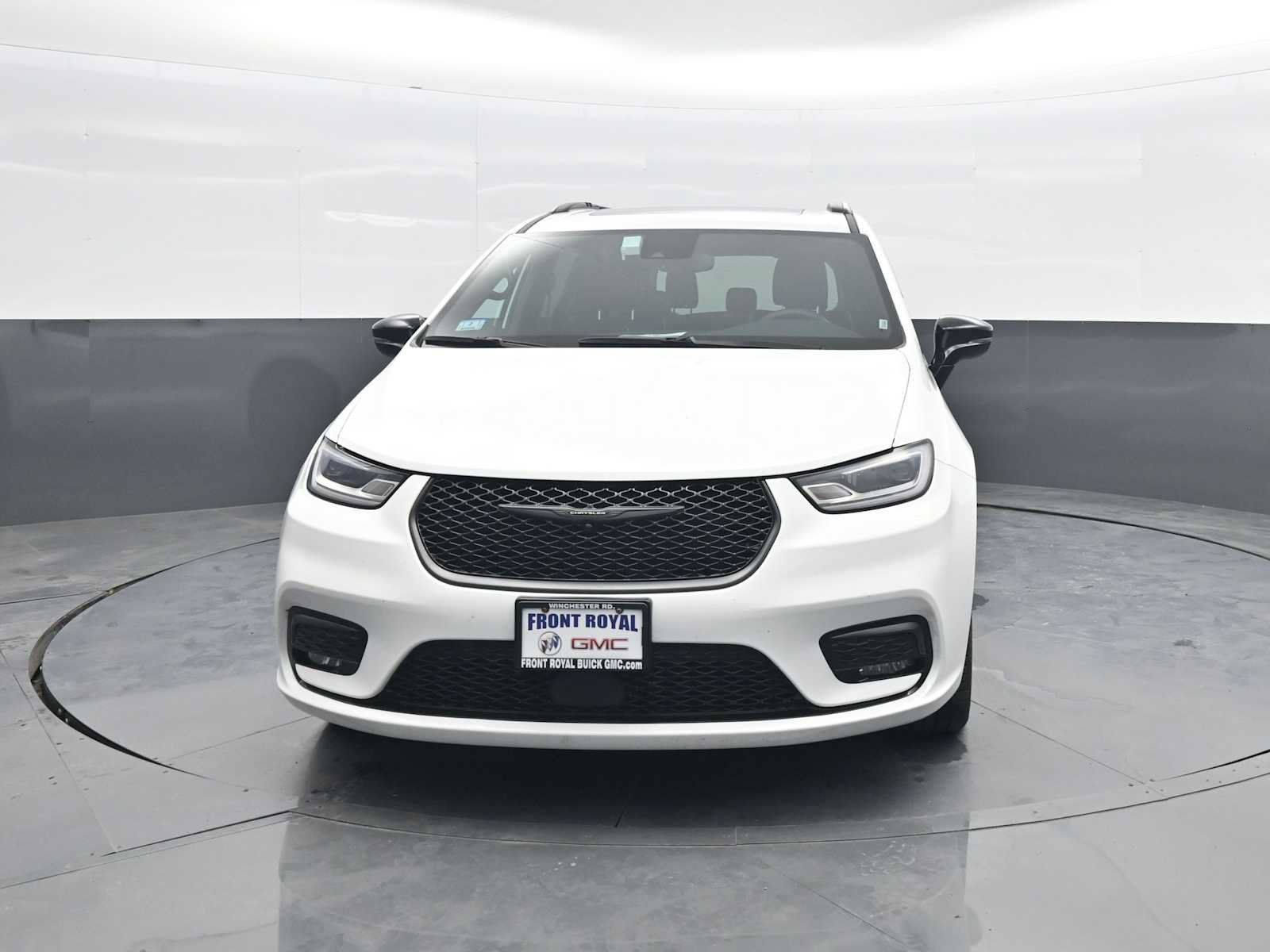 Used 2025 Chrysler Pacifica Limited FWD image 3