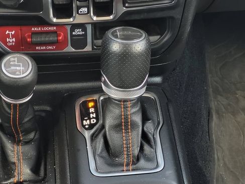 Used 2023 Jeep Gladiator Mojave w/ Cold Weather Group AWD/4WD image 19