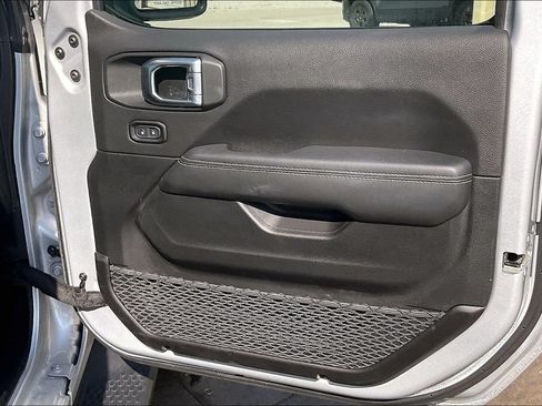 Used 2023 Jeep Wrangler Unlimited Sahara AWD/4WD image 24
