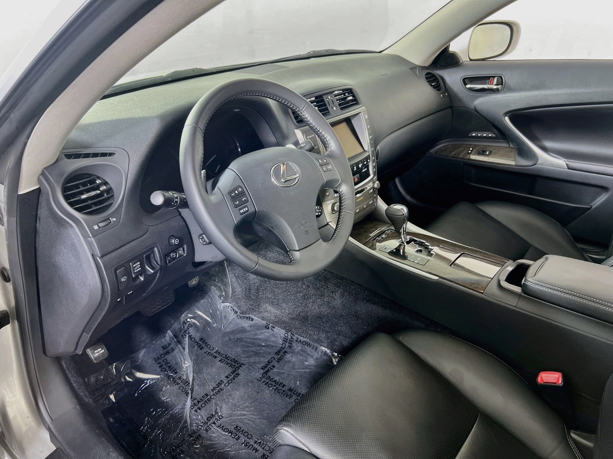 Used 2010 Lexus IS 250C w/ Luxury Pkg RWD image 9